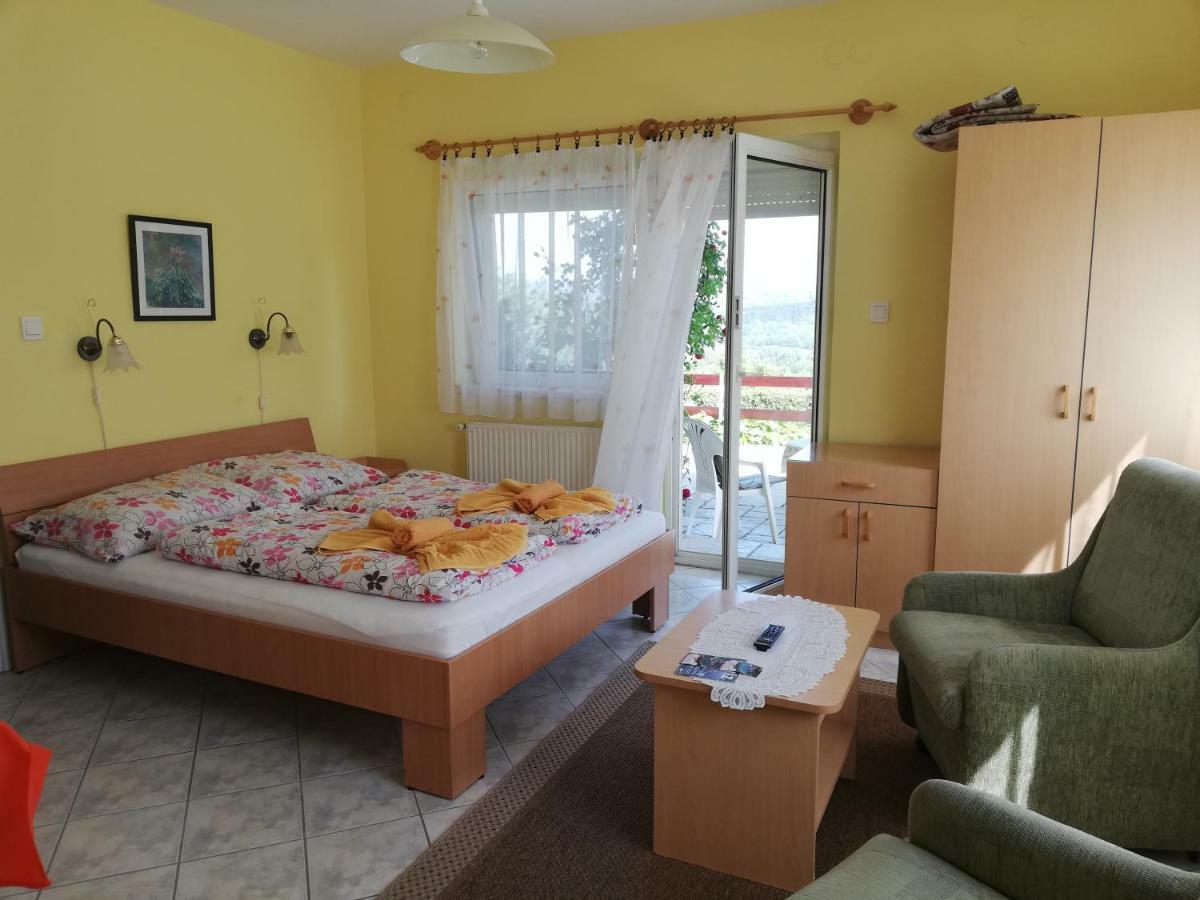 Flora Villa Heviz Phòng bức ảnh
